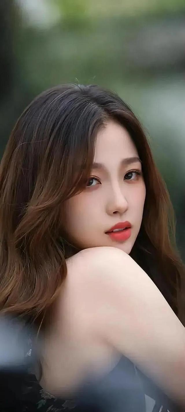 虞书欣|明星美图欣赏—性感美丽的虞书欣