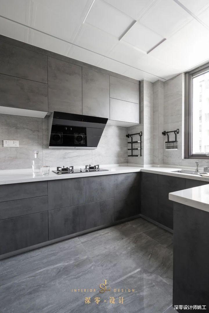 总结厨房的4处收纳技巧,吊柜部分开放,台面置物架等,干货满满