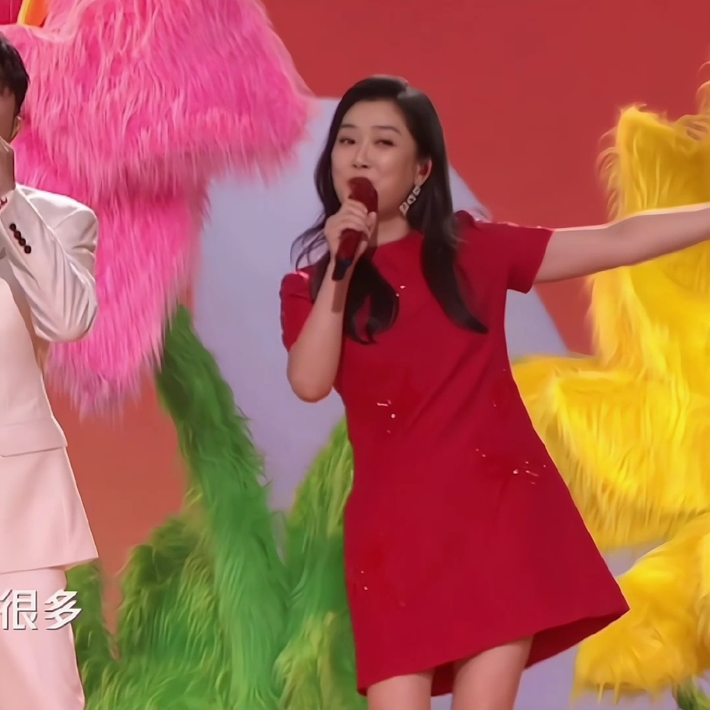 杨魏玲花|元宵晚会明星造型：玲花满脸幸福肥