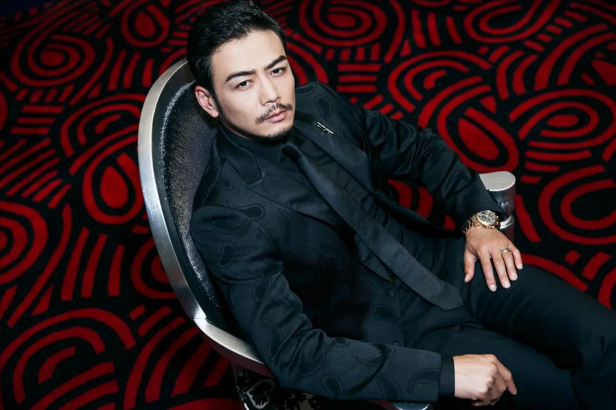 杨烁|“大叔”杨烁：索要8750万片酬遭反感，节目上妻子的委屈让人不平