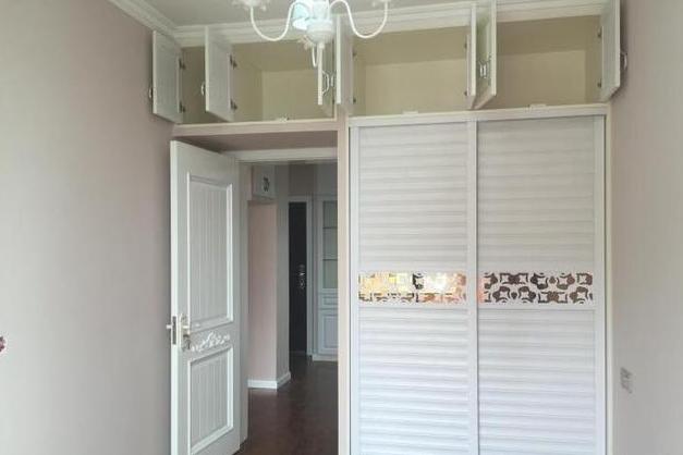 新房硬装花了8万,老妈保洁完就很漂亮了,老婆说最满意全屋橱柜