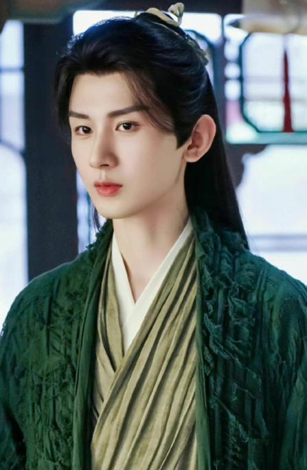 成毅|成毅直播让新剧《莲花楼》备受瞩目，剧中女主角造型又仙又美