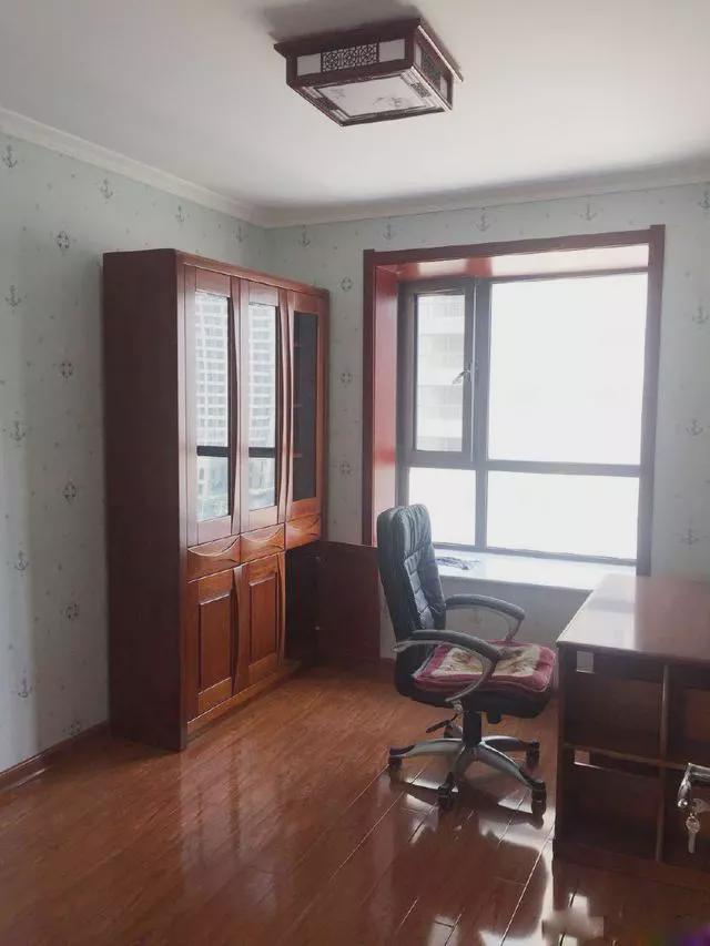 老公装修硬是不做电视墙,完工后我发到群里,群里消息炸了锅