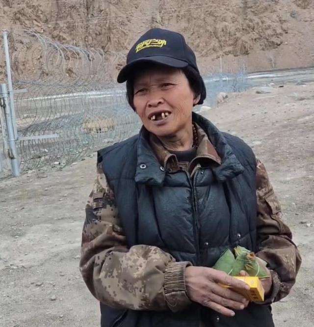 因太过思念丈夫,女子独自守在新疆线20年,由妙龄美女熬成老乞丐