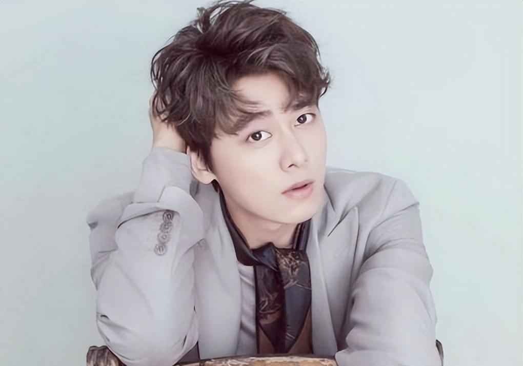 李易峰|Blase湾湾再爆李易峰猛料,称受到威胁,将公布272张照片涉及17人