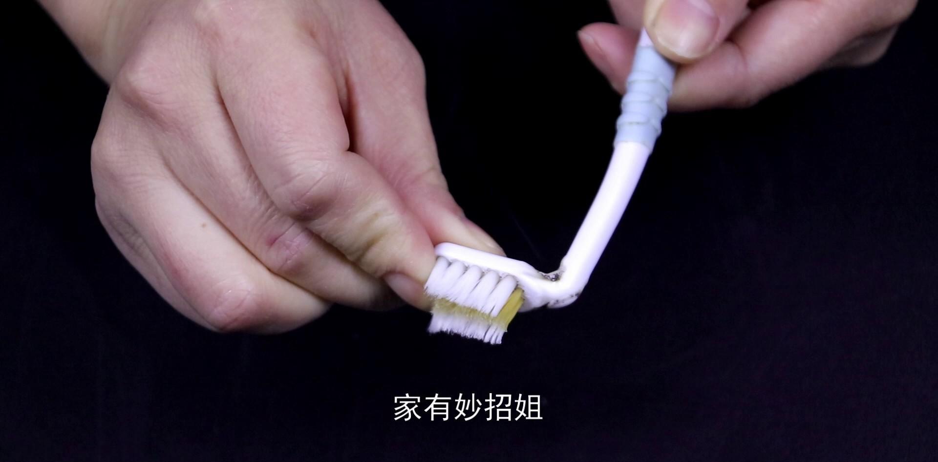 旧牙刷别扔了,用打火机烫一烫,解决了家家户户的烦恼,太实用了