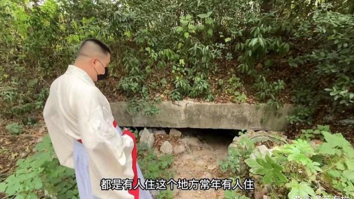 “桥洞大神”：不工作不交房租一天能睡18小时，冬暖夏凉不愿离开