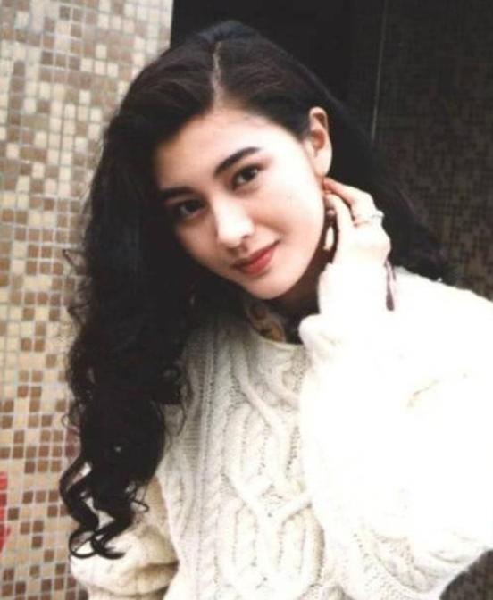 杨志刚|明明是撞脸明星,却一个洋气一个土气,杨志刚那英都这样