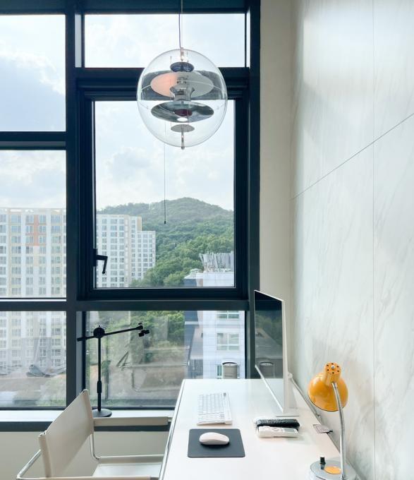 90顶楼,上下2层还带阁楼、露台,小夫妻俩装修下住也太爽了!