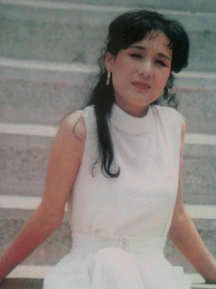 宫雪花|李建群：与导演同居27年没名分，膝下无子身患癌症，63岁遗憾病逝