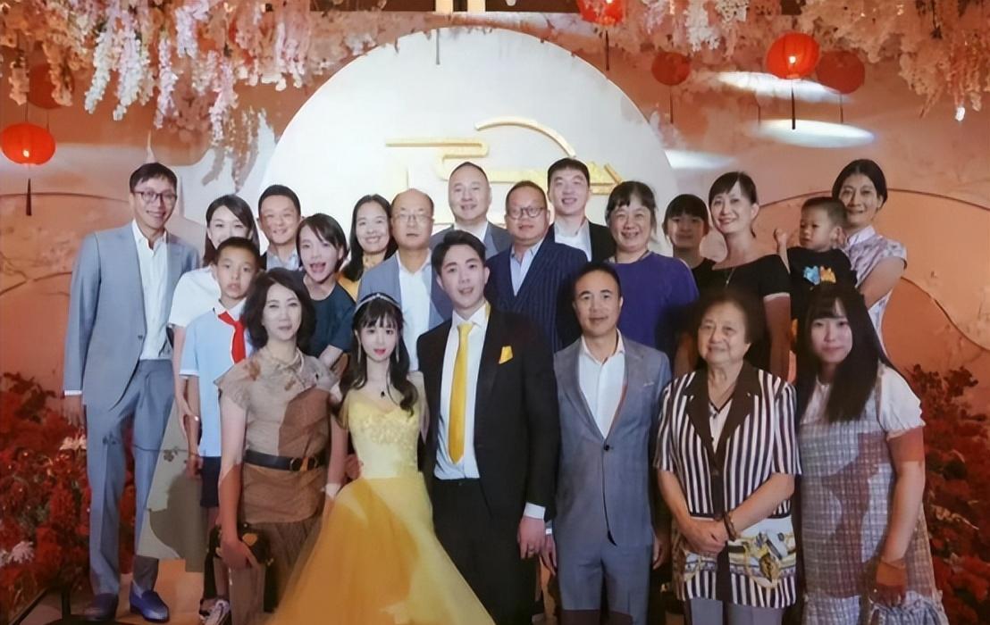 豪门|特步千金嫁给七匹狼公子，为什么豪门逃不过联姻？