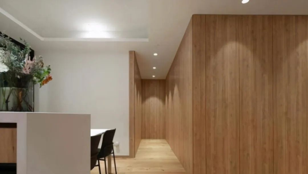 130平简却很贵的新房,进门就把人迷住了,没做电视墙也很漂亮