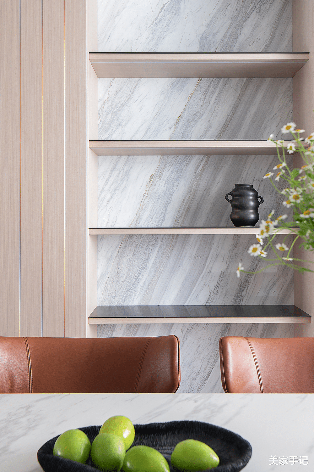 坚持极简主义的浙江夫妇,把家装修得一尘不染,透着骨子里的高级