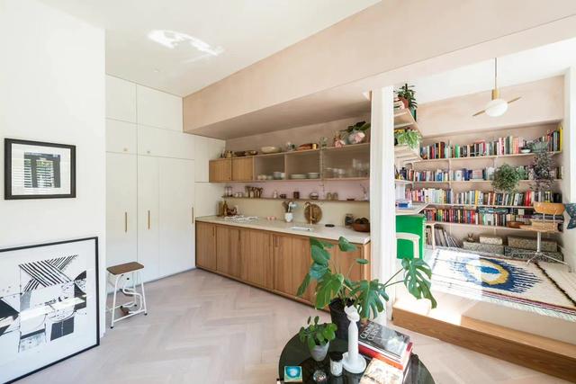 一对英国情侣46㎡的家,格局独特一室怀旧原木风,收纳整齐很温馨