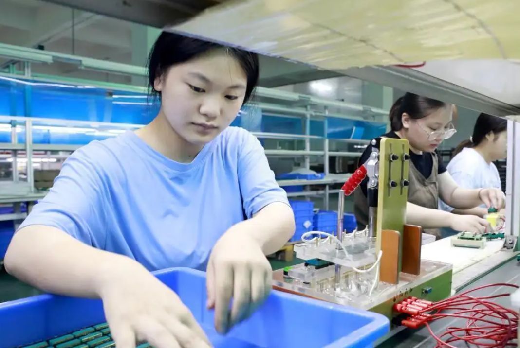 大学生|一名大学生哭诉：还不如不读大学，就能心安理得去流水线了