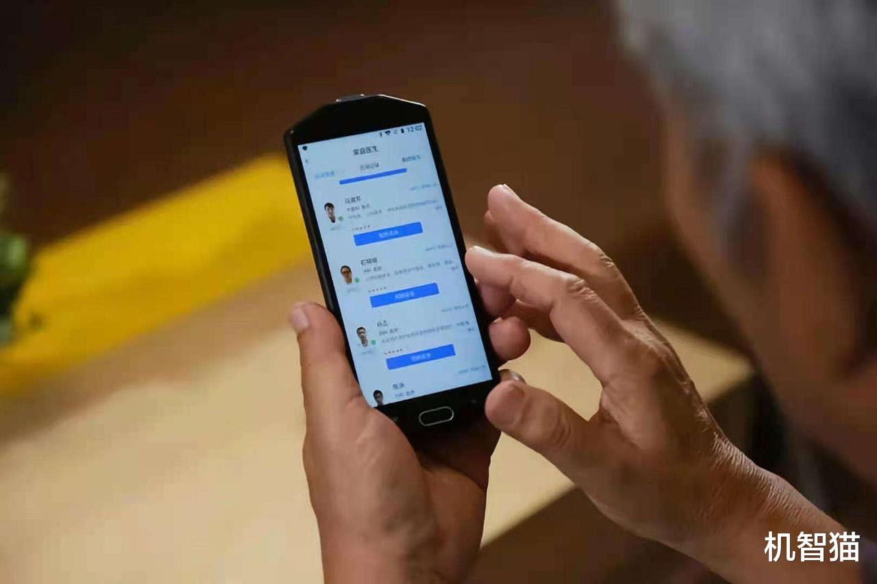 华为|回家帮爸妈做好这些设置,他们的手机又能放心用一年