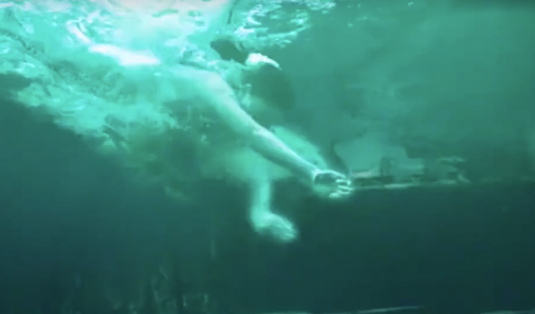 周星驰|周星驰坐飞机看望她父母，和星爷通话嗑瓜子，美人鱼2女主还是她