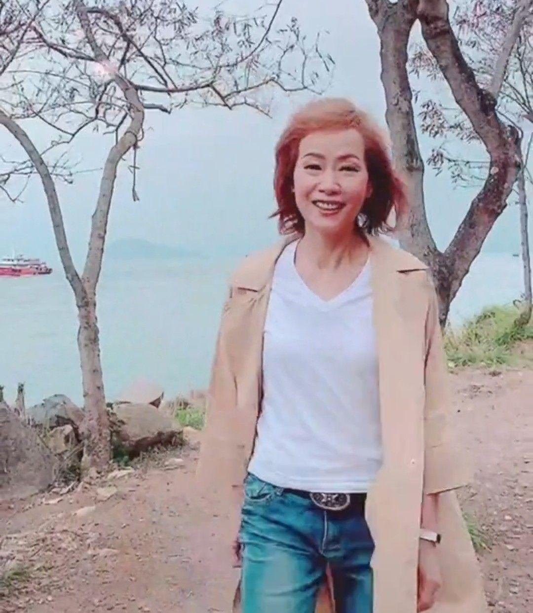 叶童|叶童自嘲未老先衰，身材瘦骨嶙峋白发又不染，正视老态心态淡然