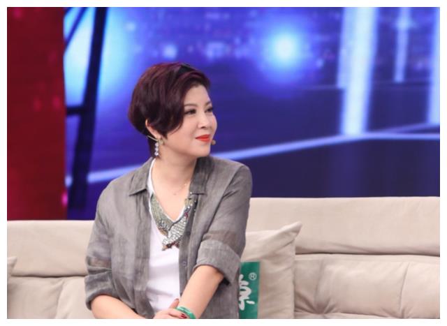 杭天琪|歌手杭天琪:敢爱敢恨,再婚后43岁高龄为小丈夫生儿子,人生完满