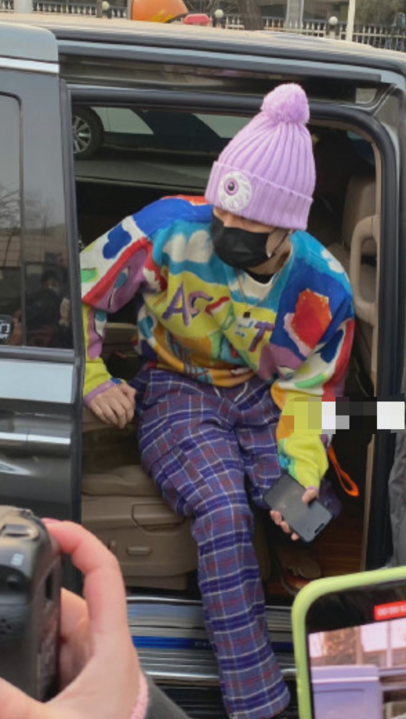 央视春晚|央视春晚首次大联排！刘欢满头白发，刘涛提万元包，陈坤穿拖鞋