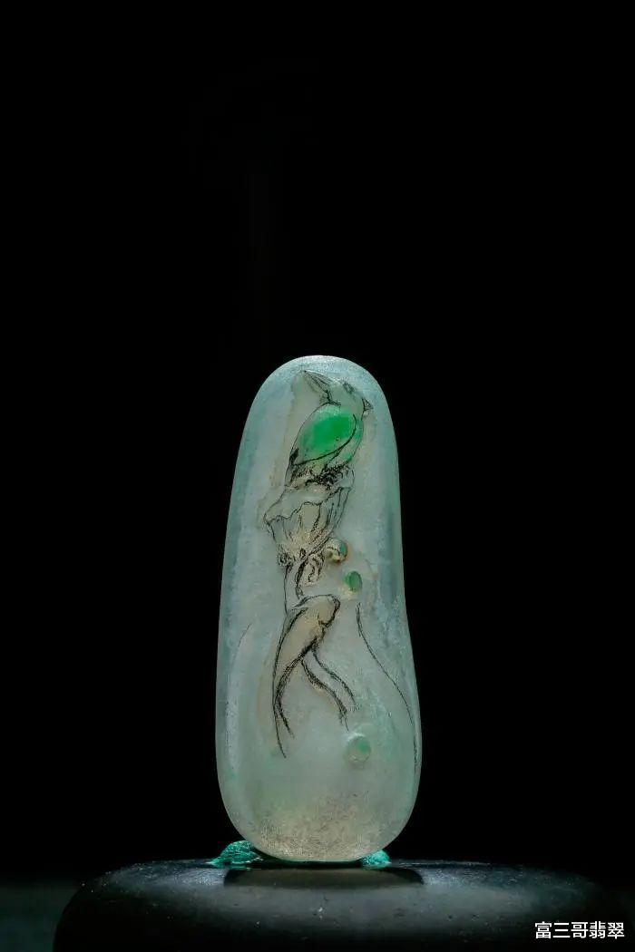 文玩|玉赏 ▏不妆空散粉，无树独飘花