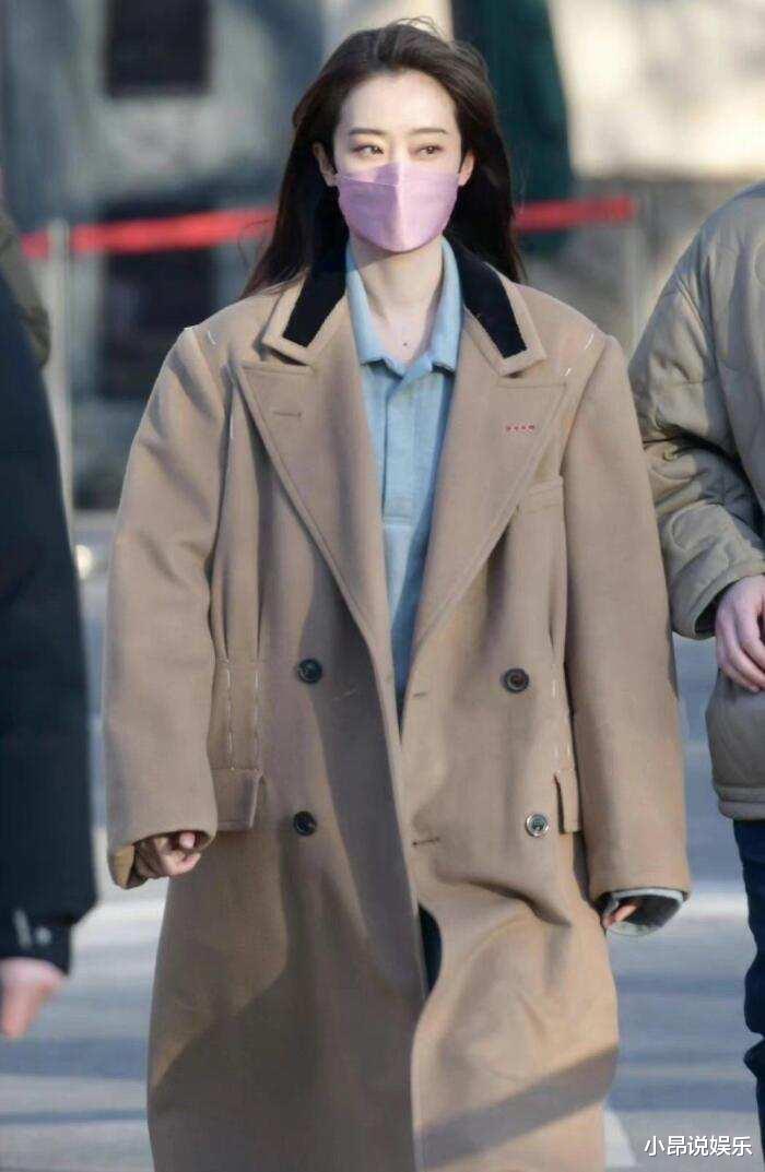 春晚|春晚联排好热闹!易烊千玺穿着单薄不怕冷,张小斐美得如韩剧女主