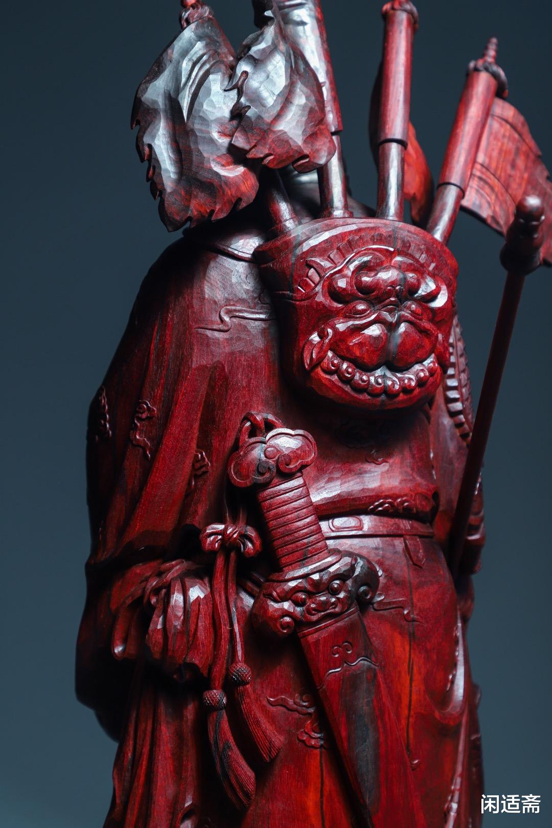 小叶紫檀|威严神韵，小叶紫檀木雕，阵前点兵关公