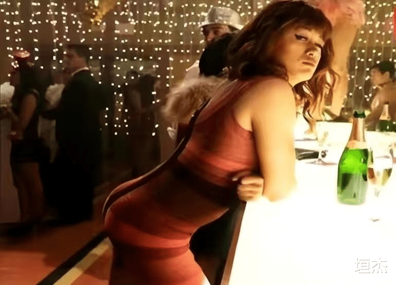 杨幂|假发假牙假皮肤，连屁股都是假的，这年头的明星只剩性别是真的了