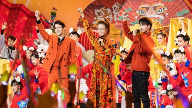 颖儿|六大卫视春晚:Baby客串主持,张碧晨华晨宇隔台相望,吴莫愁复出