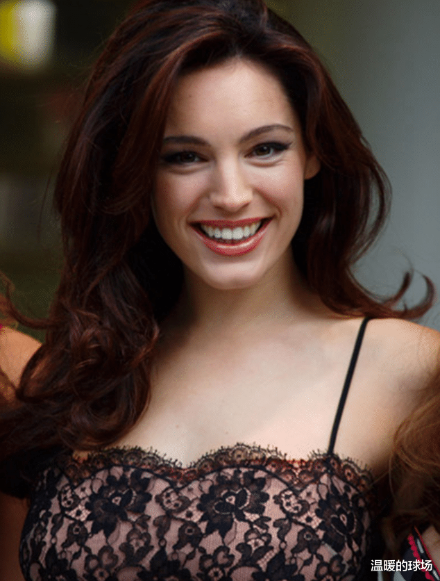 凯莉·布鲁克|英超第一女神凯莉-布鲁克：天姿国色，情感却多灾多难