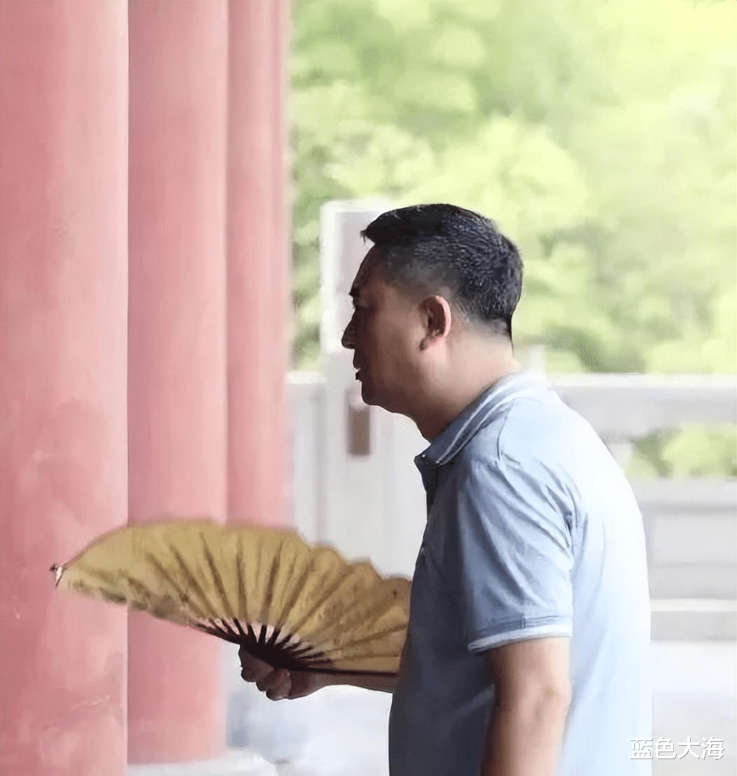 疯狂|52岁张嘉译:病情持续加重,头发花白,他的演艺路还有多远