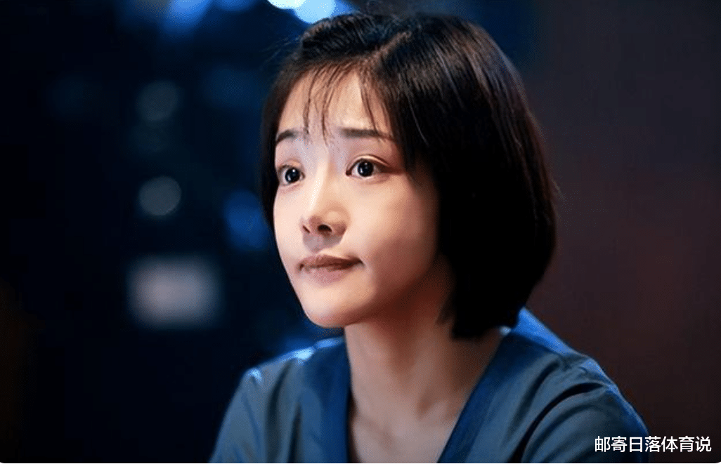 邓家佳|同样因爱情公寓而爆红,把邓家佳和娄艺潇放在一起,差距一目了然