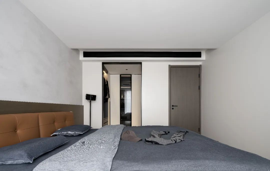 280㎡至简轻奢,玲珑别致的悬挑顶层复式