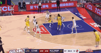 鹈鹕队|消极防守！郭艾伦被许钟豪摘帽，回防慢吞吞，杨鸣手口并用教导