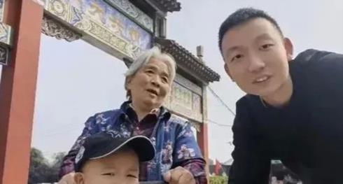 杜新枝|田静直播全家吃饭,郭威穿花裤子,杜新枝删视频,姥姥对姚策很好