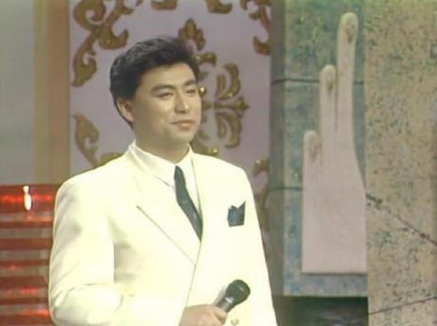 张宏民|张宏民:主持《新闻联播》33年,61岁单身未婚,无儿无女也幸福