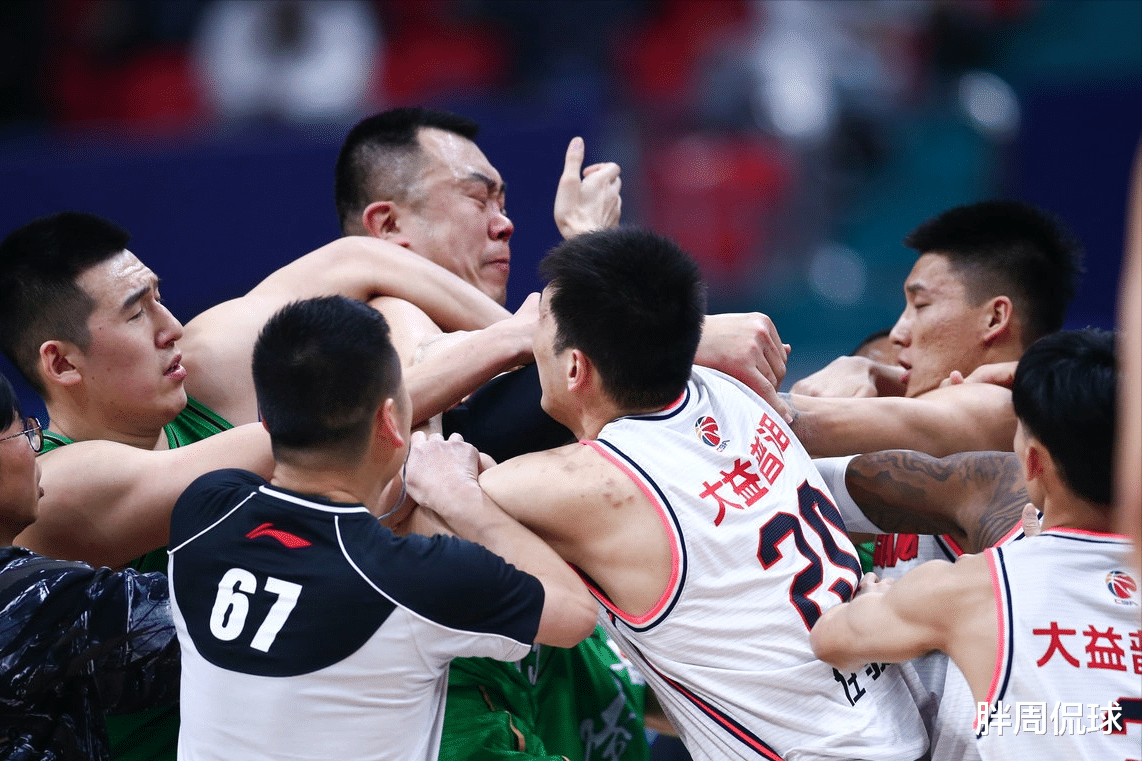 索尼·威姆斯|韓德君威姆斯沖突后，趙睿罕見發(fā)聲，18個字讓人肅然起敬