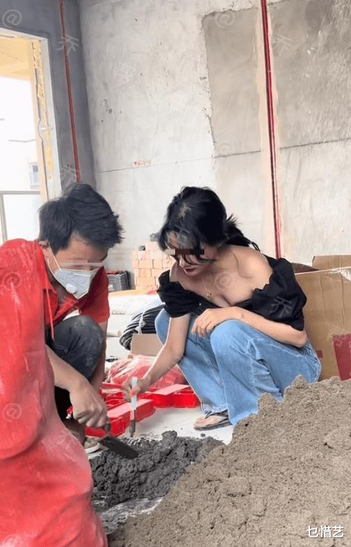 浙江女孩装修新房,全程紧跟装修工人,网友:师傅还有心思干活?