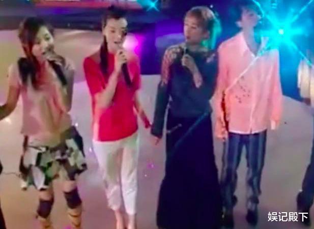 还珠格格第三部|当年的《还珠三》演员之间也是风起云涌，合影站位同样很有意思！