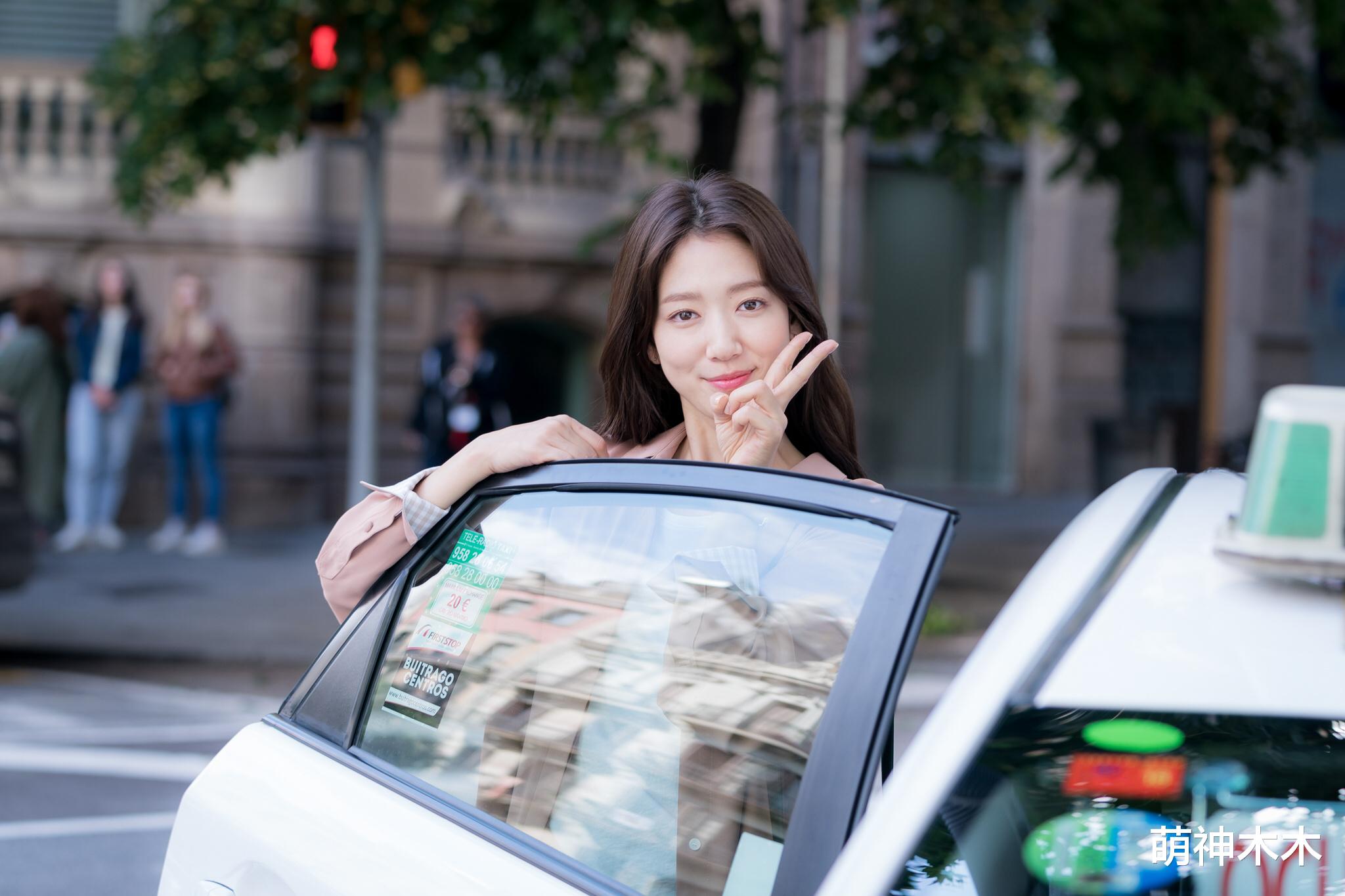 朴信惠|朴信惠婚礼现场图来了！身穿白纱幸福出嫁，好友李洪基献唱祝歌