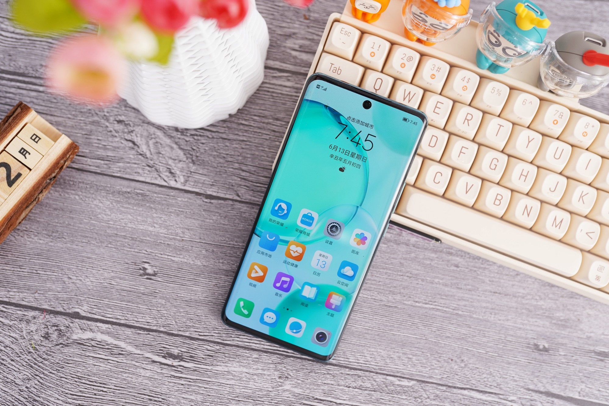 荣耀|曾1分钟破5亿，如今降至2399元，荣耀曲面屏+256GB