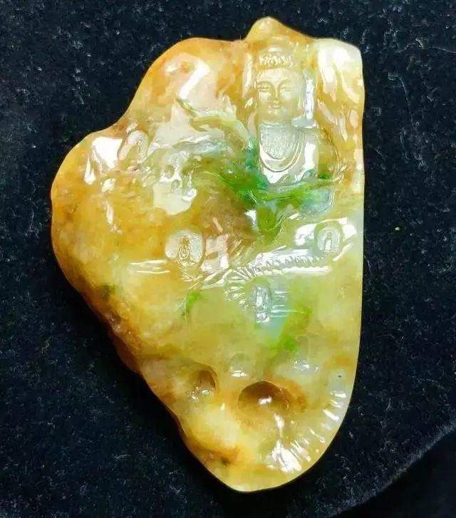 雕刻|50000拿下的大马坎翡翠原石,成品堪称珍品!