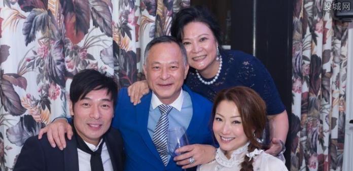 倪震|7位女星婚姻状态：郑秀文原谅丈夫，周慧敏倪震携手前行