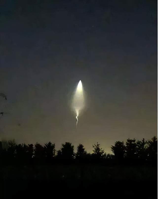 南昌天空飞过不明飞行物体,是中国空天飞机吗?