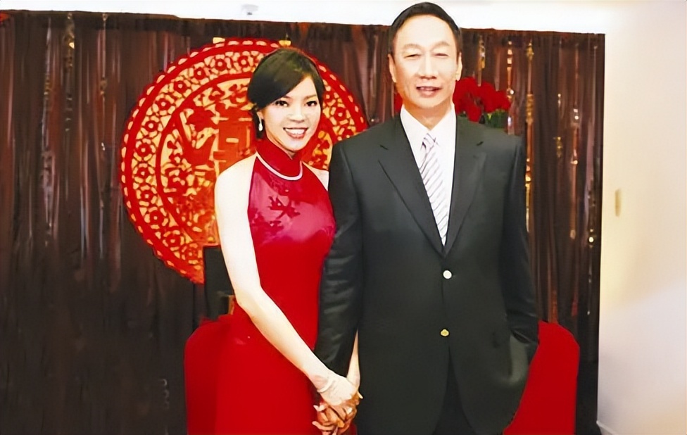 曾馨莹|郭台铭：风流深情两不误，发妻离世悲痛欲绝，却转身娶小24岁娇妻
