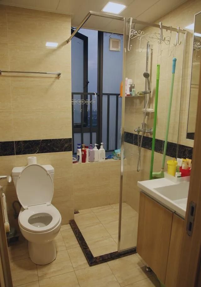 朋友晒新房,说装修就是要简单,我看后说住了三年你就要哭