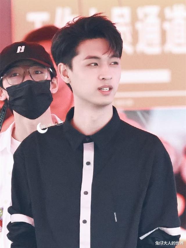 秦霄贤|德云社秦霄贤入围百花奖，提名最佳新人，网友：白月光要给力了