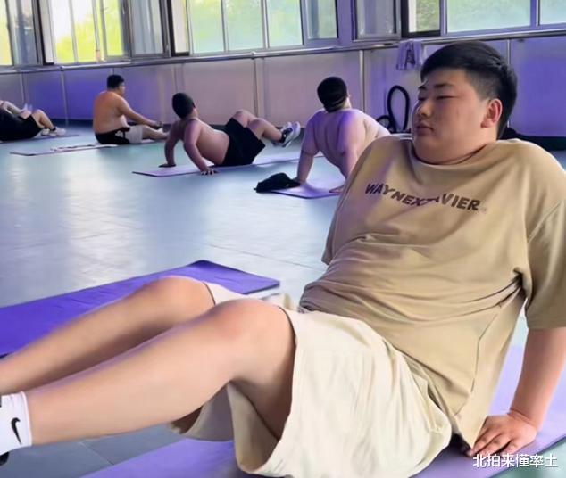 陈萌 朱之文儿子瘦了近50斤，锻炼视频被发出，换了新发型整个人气质也不一样了