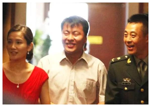 杨超越|潘雨辰：24岁爆火，嫁大11岁侯勇，3年后离婚独自带女