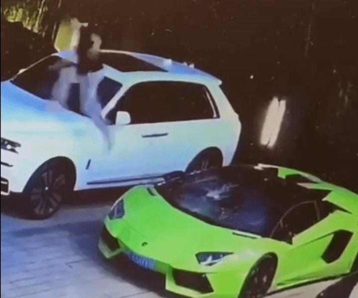 男子喝醉怒踹4辆豪车,酒醒最少要赔100万,网友:一辈子搭进去了